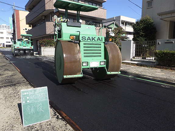 写真：舗装工事のイメージ